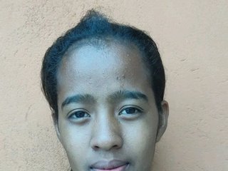 I'm 20 Yrs Old! People Call Me Axxihot