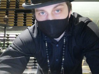 People Call Me Zzalexhardzz! I'm 30 Years Old