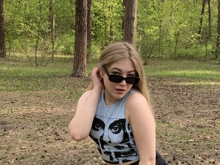 My Age Is 18 Yrs Old And A Camming Lovable Gal Is What I Am