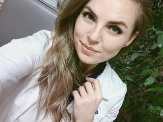 A Cam Sexy Bimbo Is What I Am, At BongaCams I'm Named Tifani111