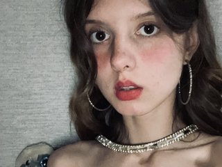 I'm 18, I'm A Live Chat Engaging Chick