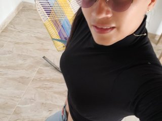 27 Is My Age! A Live Cam Dreamy Hottie Is What I Am And I Am A Brunette