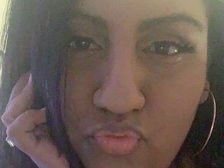A Live Cam Gorgeous Woman Is What I Am, My Age Is 25 Yrs Old