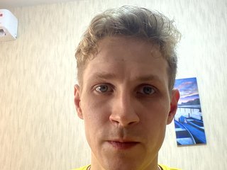 I Come From Vienna! I Am A Blonde And My Name Is CrystalCurt
