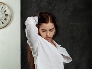 I'm A Cam Alluring Woman, I Am A Brunette