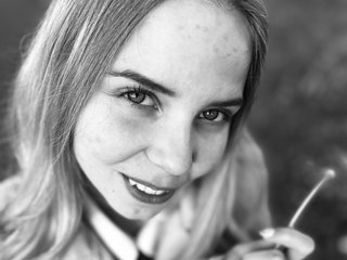I'm A Camwhoring Hot Lady, People Call Me Gggelllik, I'm 18 Yrs Old
