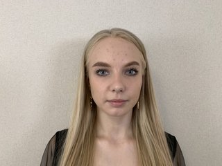 I'm 18! A Camwhoring Luscious Chick Is What I Am And My Name Is CarolynTanya