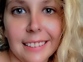I Am A Brunette, A Camming Dreamy Female Is What I Am And 33 Is My Age