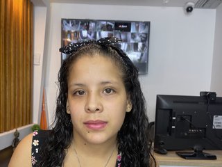 A Sex Cam Sexy Babe Is What I Am And I'm 19 Yrs Old! Venezuela Is Where I Live