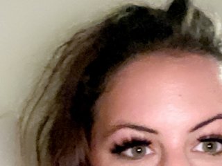 I'm 20 Years Of Age And I'm A Cam Easy Female