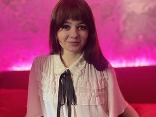 I Am A Brunette! I Am Named Maiasy