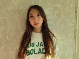 I Am A Brunette And I'm A Camwhoring Graceful Woman! My Age Is 19 Yrs Old