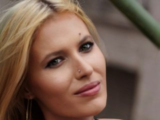 I'm A Live Webcam Hot Woman And I'm 27 Yrs Old