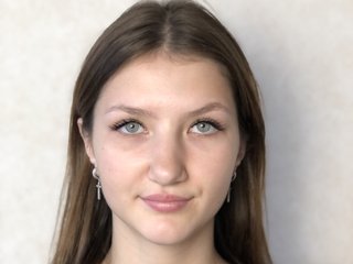 I'm 18 Years Old! I'm A Camming Delicious Female, I Am A Brunette