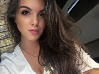 I'm A Webcam Alluring Lady And I Am A Brunette