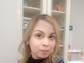 I Am A Blonde, I'm 34 Years Of Age And I'm A Live Chat Eye-catching Lady