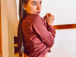 I Am A Brunette And I'm 25 Years Of Age, A Camwhoring Delightful Lady Is What I Am