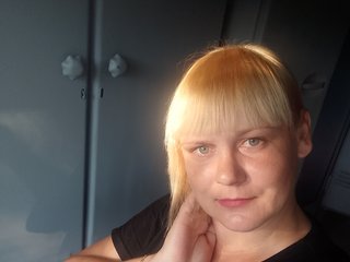 A Live Chat Pretty Bimbo Is What I Am! I Am A Blonde