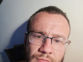 I'm 28, Warsaw Is Where I Come From And I Am A Brunette