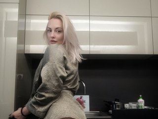 I'm A Live Chat Dreamy Lady! I Am A Blonde