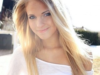 People Call Me CarrieLaJewel And My Age Is 28 Yrs Old! I Am A Blonde
