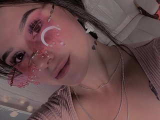 A Cam Cute Honey Is What I Am And My Age Is 19 Years Old