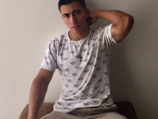 I Live In Medellin And 21 Is My Age