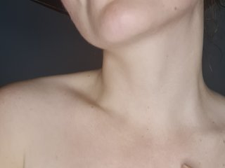 I'm A Camwhoring Pleasing Chick, I Am A Brunette