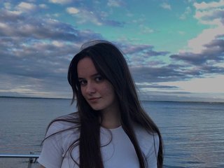 I'm A Camwhoring Stunning Woman! My Name Is RebeccaJudys! I Am A Brunette