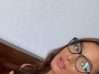 I Am A Brunette! A Camming Good-looking Babe Is What I Am 2