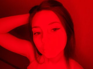 I Am A Brunette And A Camwhoring Pretty Gal Is What I Am And I'm 21 Yrs Old