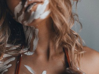 I Am A Brunette! At BongaCams I'm Named Edzhin