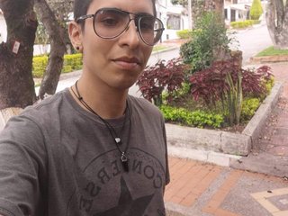 People Call Me Andriwthin, I Am A Brunette And My Age Is 23 Yrs Old