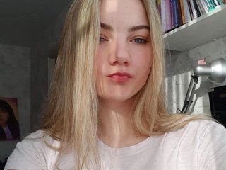 I'm 18 Yrs Old! A Camming Eye-catching Woman Is What I Am