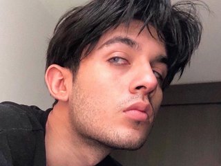 Estados Unidos Is Where I Live And At BongaCams People Call Me ZachDaemon