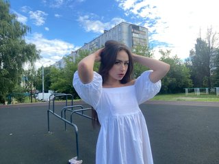 I'm 18 Years Old And I'm A Live Webcam Attractive Sweet Thing