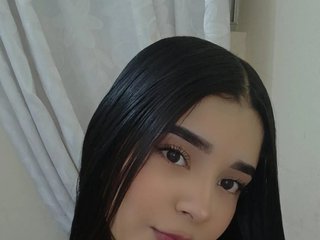 I'm A Camwhoring Pretty Bimbo, I'm 18 Years Old And People Call Me Lovelylatina1