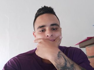 I Am A Brunette! My Name Is Eminn16! I'm 24 Years Of Age