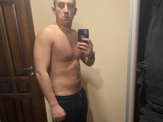 32 Is My Age, I Come From Doneck