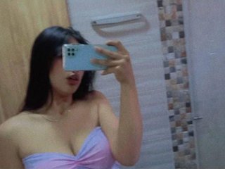 I Am A Brunette And I'm 19 Years Of Age, I Live In Miami