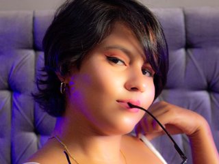 I Am A Brunette, My Age Is 22 Years Old! I'm A Live Chat Seductive Hottie