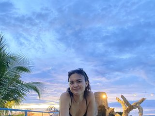 I'm A Webcam Pleasing Transsexual! People Call Me Prncsscarla, My Age Is 19 Years Old