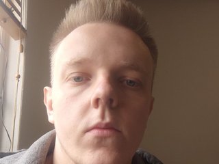 I Am A Blonde And People Call Me EstrellaApple
