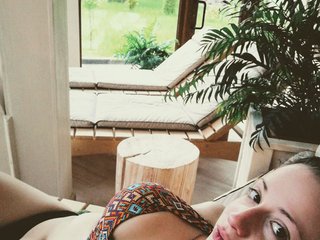 My Age Is 25 Yrs Old And I'm A Sex Cam Provocative Babe