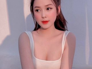 I'm A Camwhoring Beautiful Chick! I Am A Brunette And I'm 21 Yrs Old