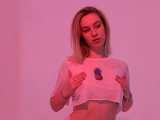 I'm 19 Yrs Old, A Camwhoring Beautiful Hottie Is What I Am
