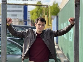 I Live In Murmansk And People Call Me TonyKoooob, I Am A Brunette
