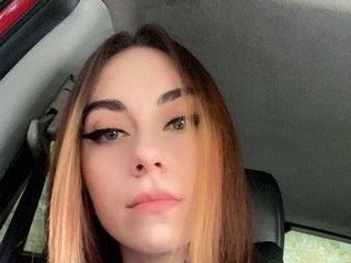 A Live Chat Stunning Woman Is What I Am! 21 Is My Age! I Am A Blonde