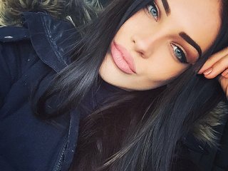 18 Is My Age! A Live Cam Pleasing Chick Is What I Am And At BongaCams People Call Me Lol27722772
