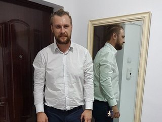 I Am From Bucharest, I'm 40
